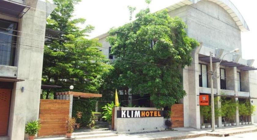 Klim Hotel Бурирам Екстериор снимка