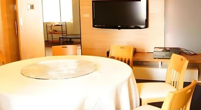 Klim Hotel Бурирам Екстериор снимка