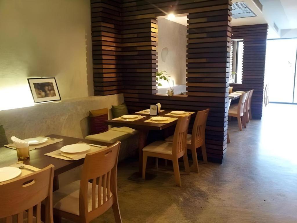 Klim Hotel Бурирам Екстериор снимка