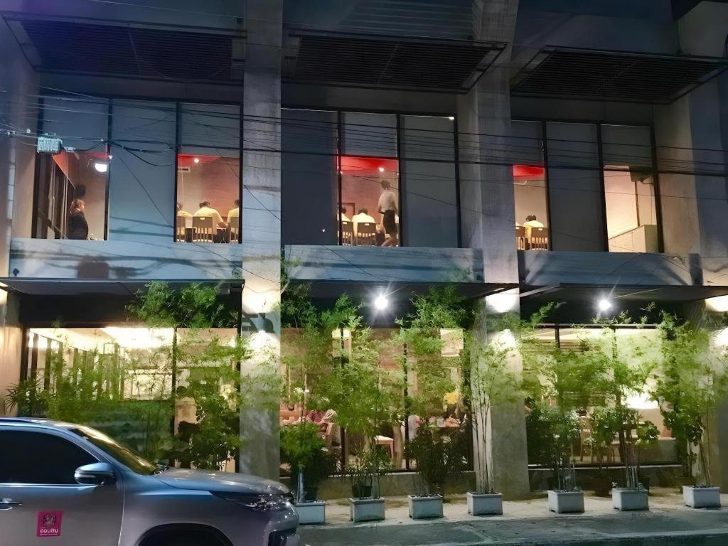 Klim Hotel Бурирам Екстериор снимка
