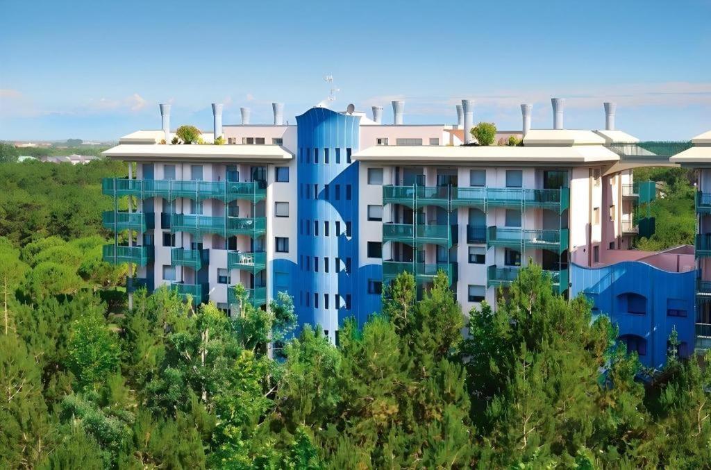 Klim Hotel Бурирам Екстериор снимка