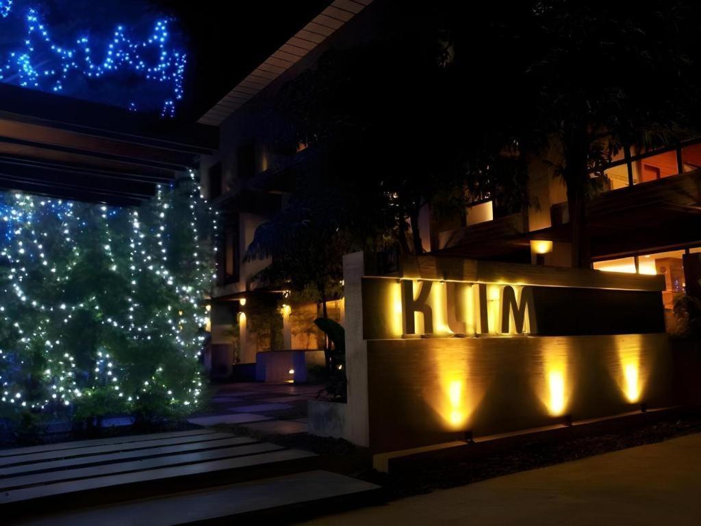 Klim Hotel Бурирам Екстериор снимка