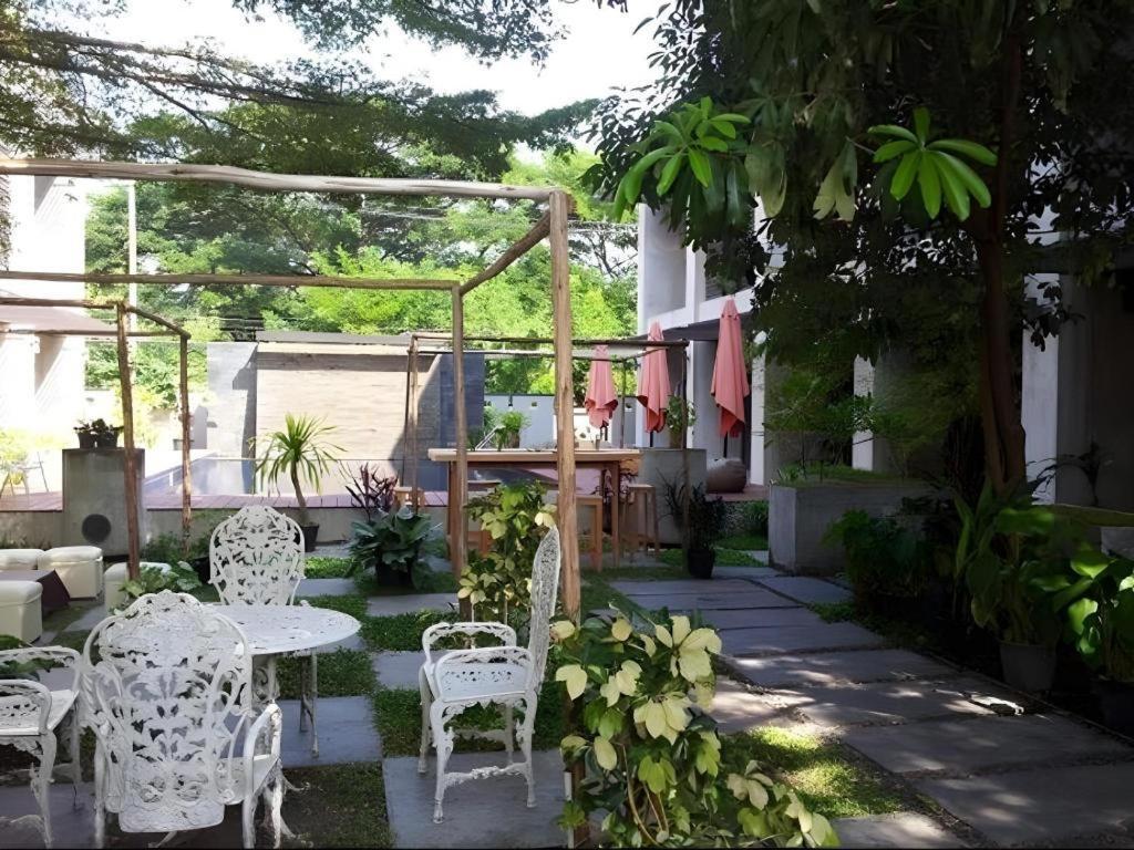 Klim Hotel Бурирам Екстериор снимка