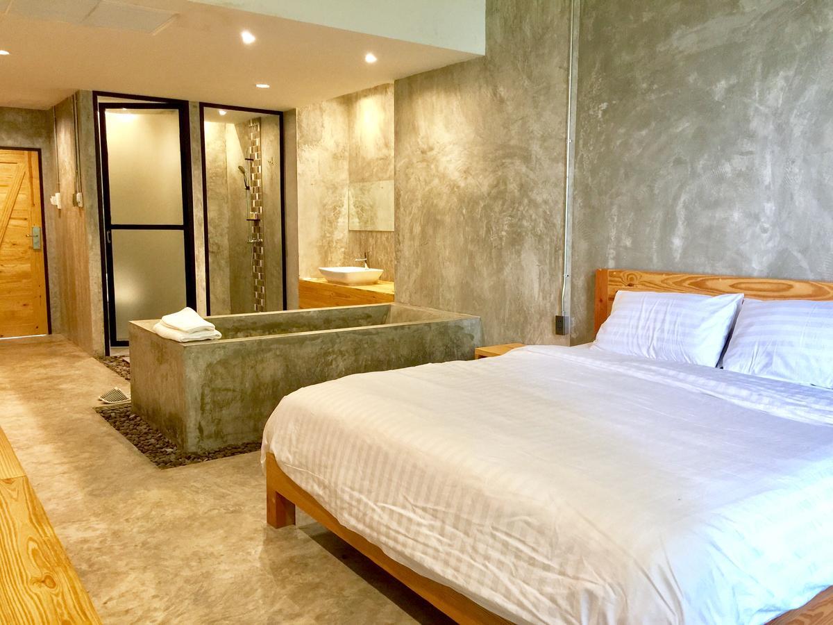 Klim Hotel Бурирам Екстериор снимка